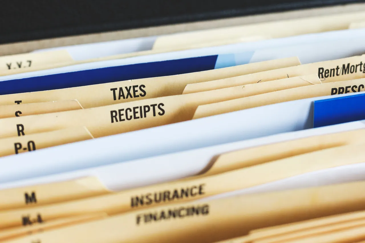 Labelled file folders for taxes, receipts and insurance